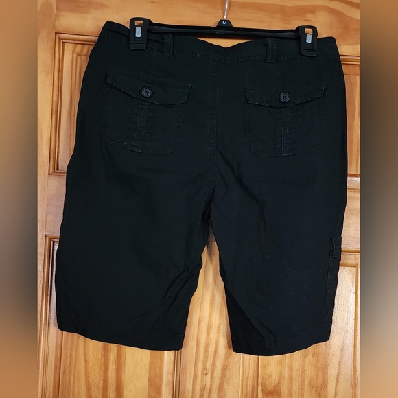 St. John's Bay Bermuda Shorts Black Women's Size 4 - Picture 2 of 5